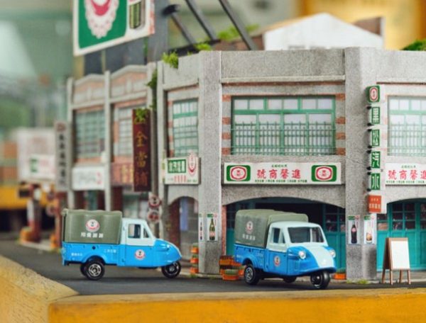 黑松100 x TOMICA 經典運輸車