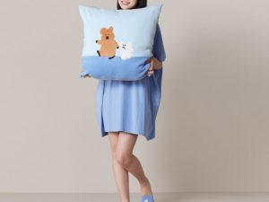 DINOTAENG X 台灣品牌Yvonne Collection 聯名家居用品系列 QUOKKA & BOBO 方形抱枕（60x60）-春日藍