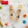 HOUSUXI X DINOTAENG 新品 校園系列 Tritan 彈蓋水瓶620ml