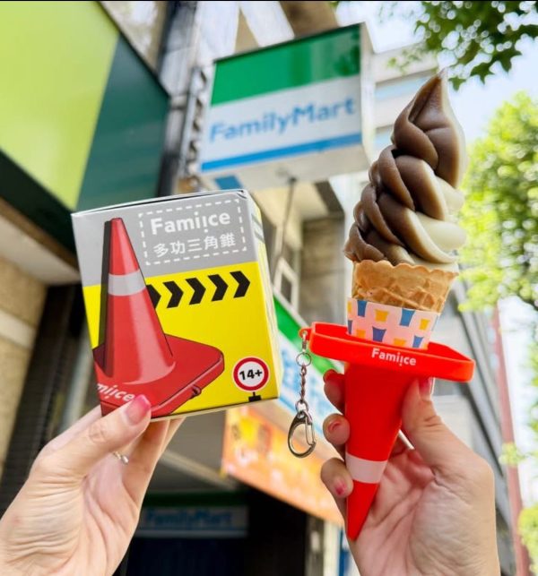 FAMILY MART 小廢物 三角錐鑰匙圈