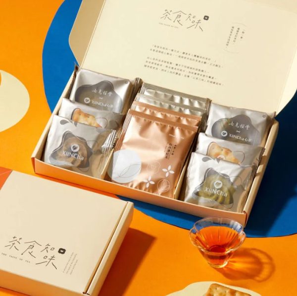(即日-2025/08/20)心茶 中秋禮盒 早鳥優惠 【 閒雲曉光 】輕巧禮盒 - 茶點Ｘ茶包 10入