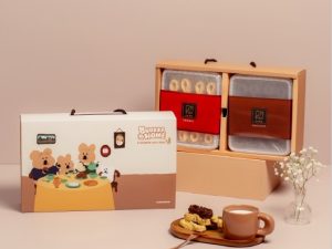 🥮中秋禮盒🥮六月初一x Dinotaeng 中秋禮盒 幸福時光禮盒(32入*2)📌預計出貨日：2025/09/22-26
