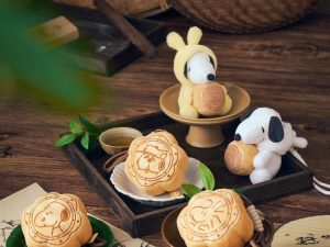 威秀影城 SNOOPY中秋系列 A ) 絨毛月餅吊飾