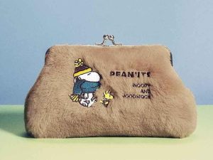 SNOOPY刺繡皮草小袋。 SNOOPY 刺繡口金收納包