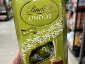 LINDOR 開心果口味 夾餡牛奶巧克力 LINDOR 開心果口味 夾餡牛奶巧克力