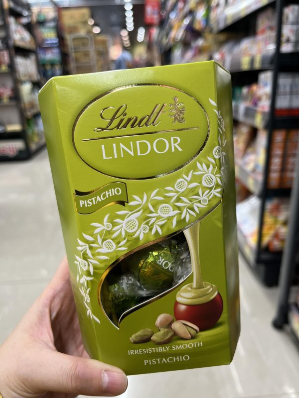 LINDOR 開心果口味 夾餡牛奶巧克力 LINDOR 開心果口味 夾餡牛奶巧克力