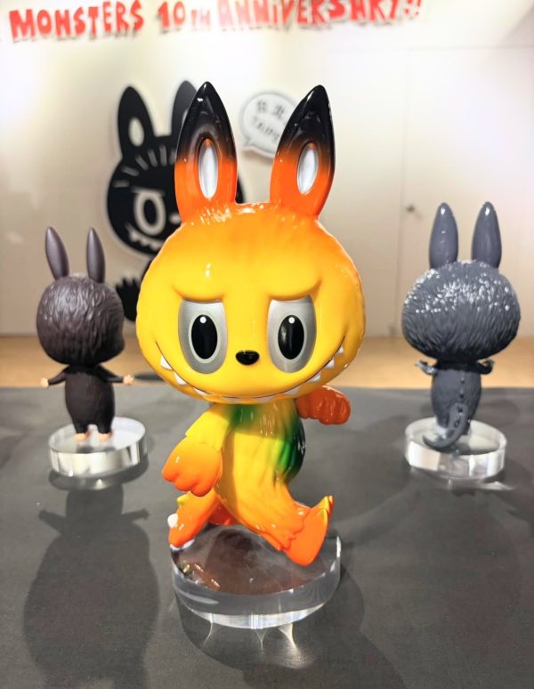 WhatsApp Image 2025-11-11 at 21.23.54 (1) THE MONSTERS十週年巡展台北站 抽籤商品 ZIMOMO ST GLIESE