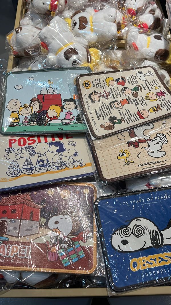 WhatsApp Image 2025-12-12 at 11.54.45 SNOOPY 快閃店 新品 - SNOOPY 滑鼠墊 (下單後請於REMARKS 標註所需款式)